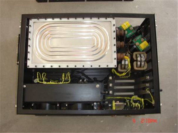 陸用雷達及導航發射機電源